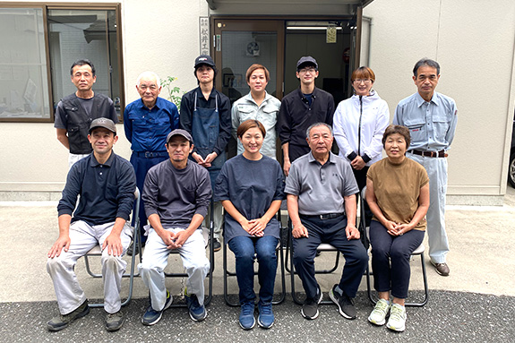 写真：会社概要　集合写真